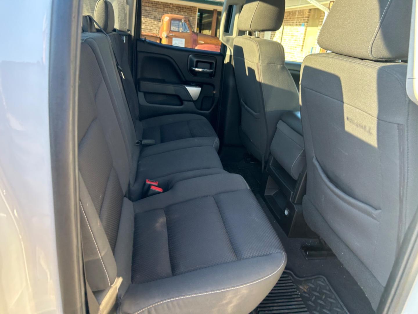 2019 White Chevrolet Silverado 1500 Work Truck Double Cab 4WD (2GCVKPEC2K1) with an 5.3L V8 OHV 16V engine, 6A transmission, located at 1687 Business 35 S, New Braunfels, TX, 78130, (830) 625-7159, 29.655487, -98.051491 - Photo#4